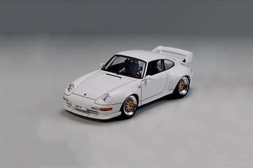 Tamiya 1:24 - Porsche 911 GT2 Road Version Club Sport (24247)