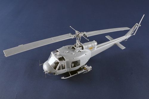 Trumpeter 1:35 - Bell UH-1 B Huey - Gunship (05112)