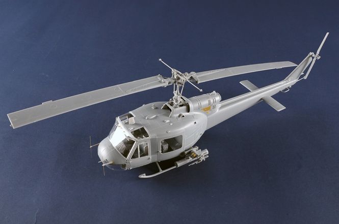 Hovedbilde Trumpeter 1:35 - Bell UH-1 B Huey - Gunship ...