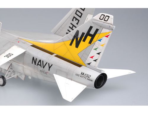 Trumpeter 1:32 - USS A-7E Corsair II. 02231 