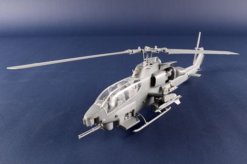 Trumpeter 1:35 - Bell AH-1 W Super Cobra (Turned Exhaust) (05117)