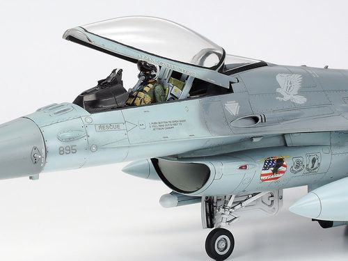 Tamiya 1:48 - Lockheed Martin F-16CJ Block 50 Fighting Falcon (61098)