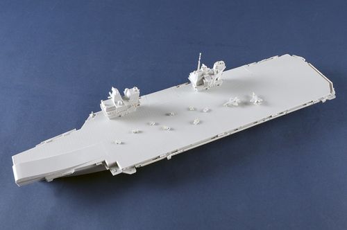 Trumpeter 1:700 - HMS Queen Elizabeth Aircraft Carrier (06751)