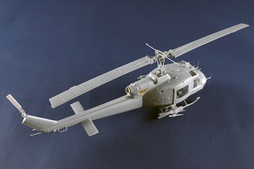 Trumpeter 1:35 - Bell UH-1 B Huey - Gunship (05112)