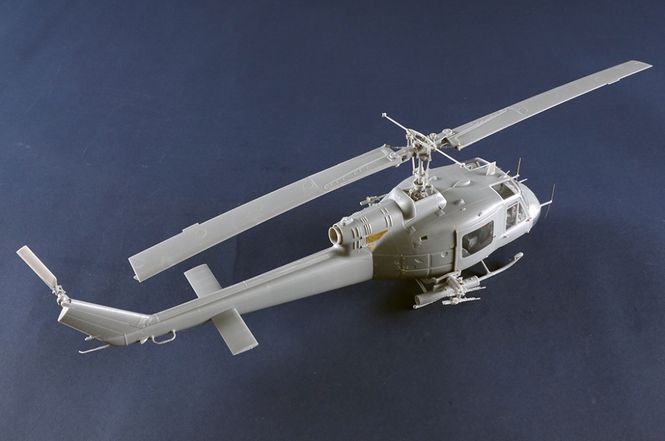 Hovedbilde Trumpeter 1:35 - Bell UH-1 B Huey - Gunship ...