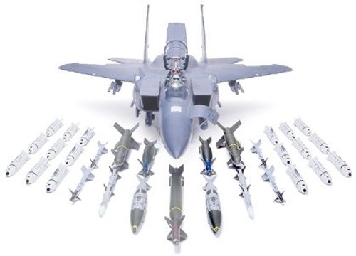 Tamiya 1:32 - Boeing F-15E Strike Eagle w/Bunker Buster (60312)
