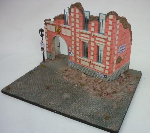 RT-Diorama 35222 Diorama Base: Bombed out Street (1:35)