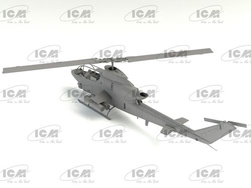 ICM 1:32 - AH-1G Cobra with Vietnam War US Helicopter Pilots (32062)
